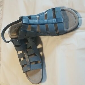LIFE STRIDE Sz 9W, Blue multi Strap Wedge Sandals 1.5" heel. EUC/NWOT